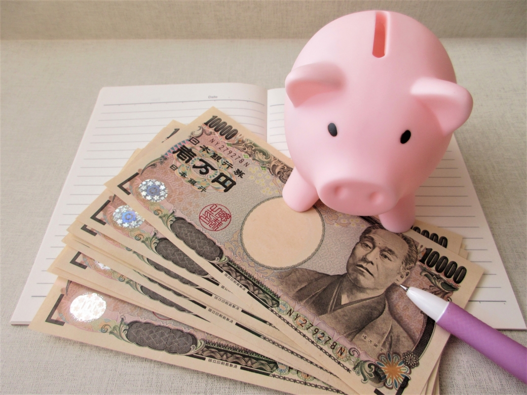お金と豚の貯金箱