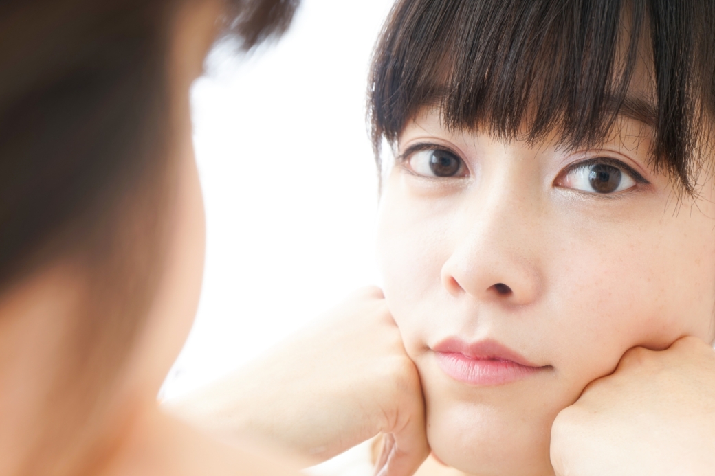 目の大きな女性